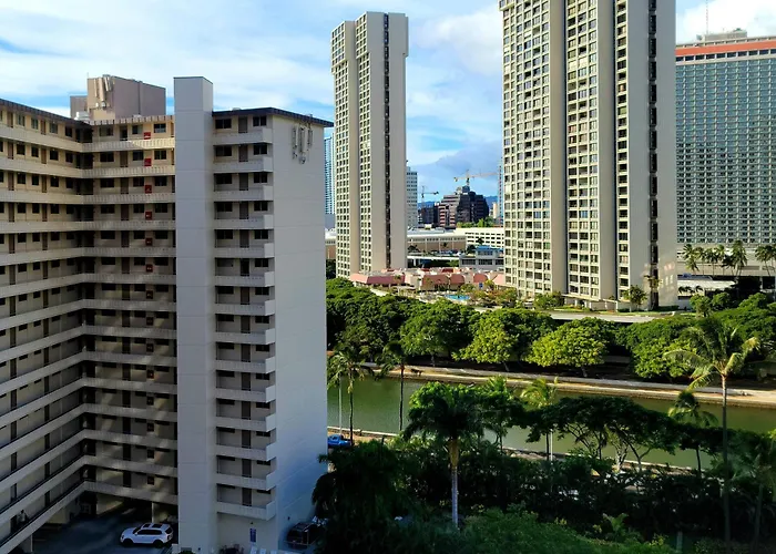 Waikiki Studio Steps To Beach-Mall Free Parking-Wifi
